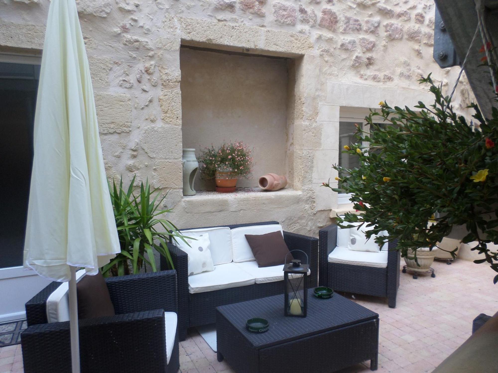 Appart'Hotel Les Tilleuls Saint-Macaire エクステリア 写真