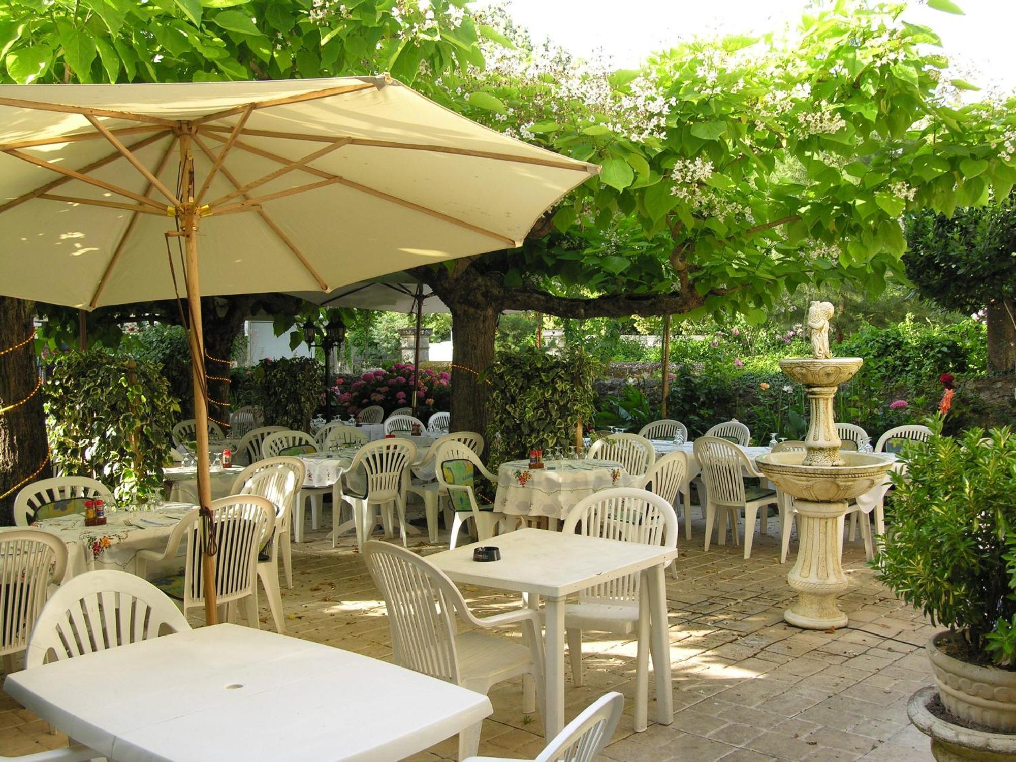 Appart'Hotel Les Tilleuls Saint-Macaire エクステリア 写真
